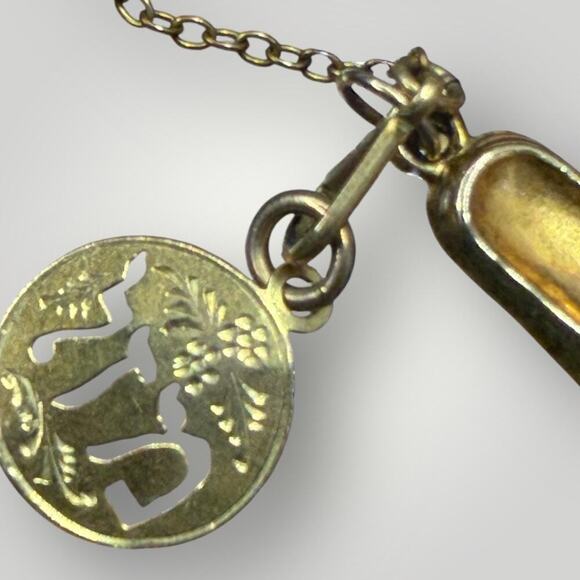 Vintage 9CT Gold Chai Hebrew Life & Shoe Dangling Charm Brooch - 1.7g - Picture 2 of 7